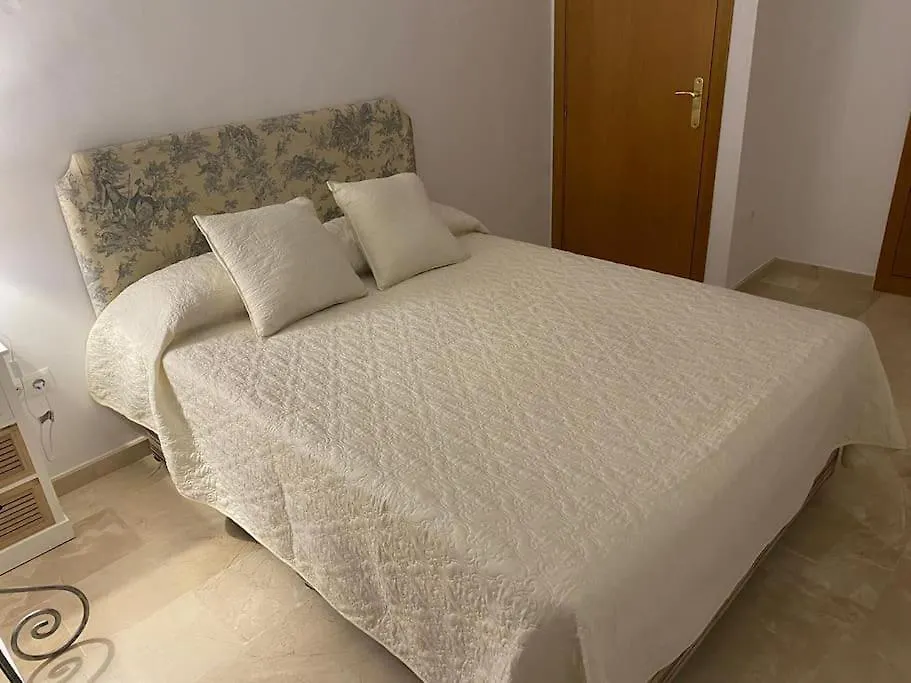 Central Estepona 3 Bed Apt With Pool And Parking Daire